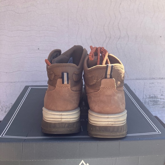 Women’s hiking boots- size 7.5 - Picture 5 of 6